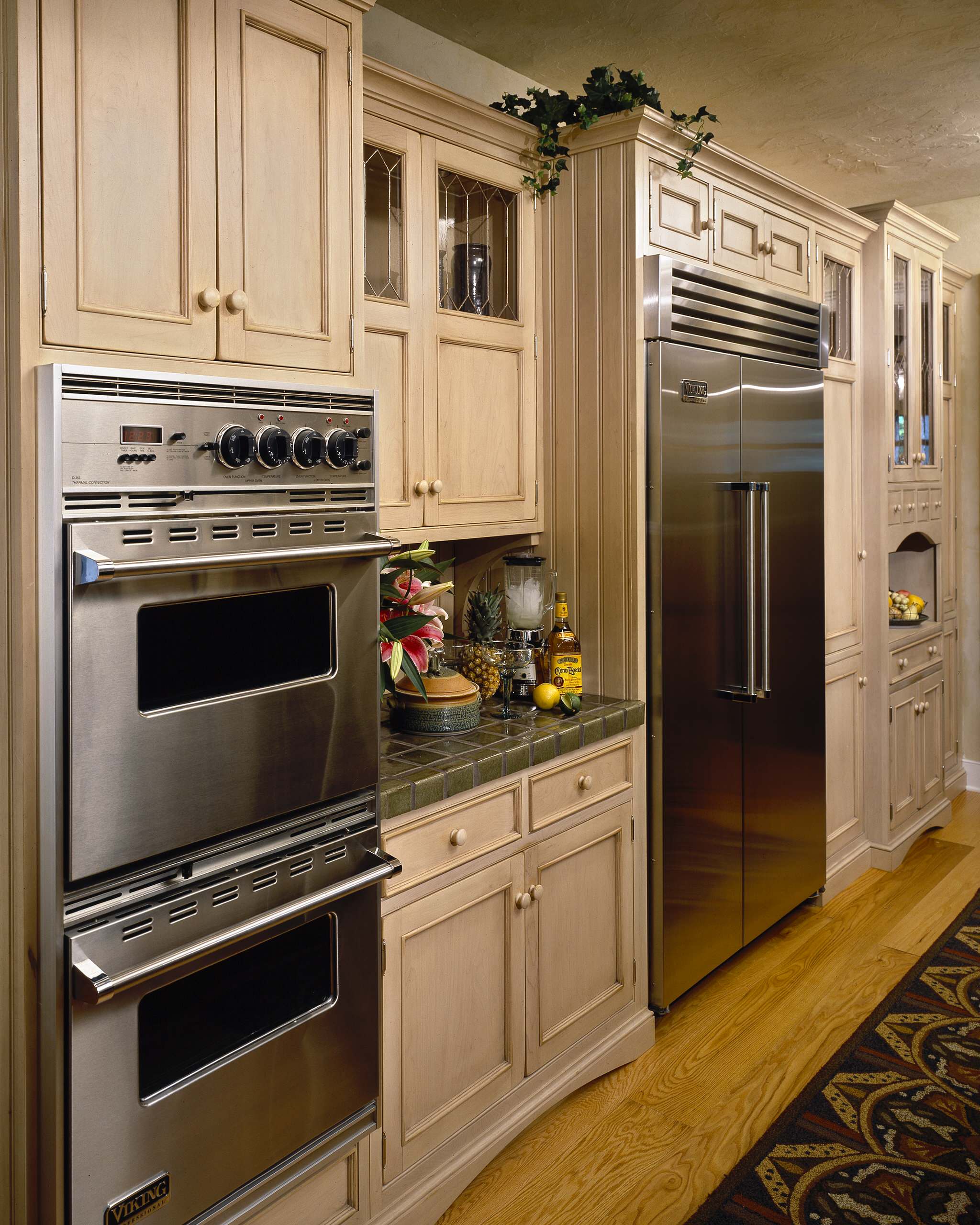 kitchen-appliances-solid-wood-cabiinets