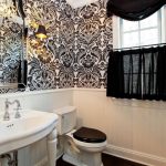 traditional-bathroom