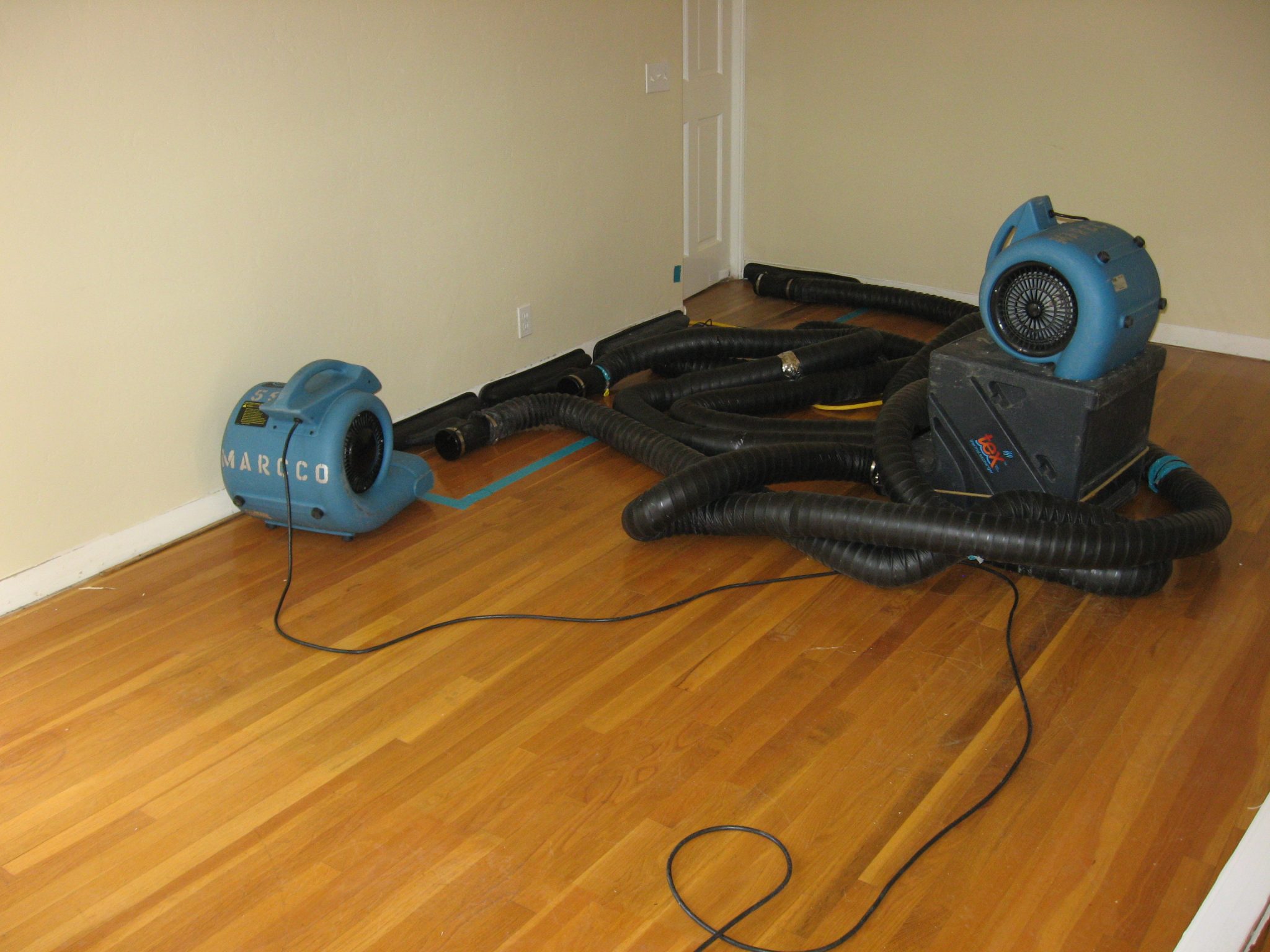 water-damaged-hard-wood-floors-drying