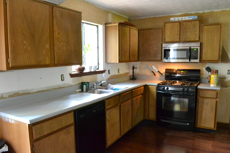 outdated-kitchen-need-remodel