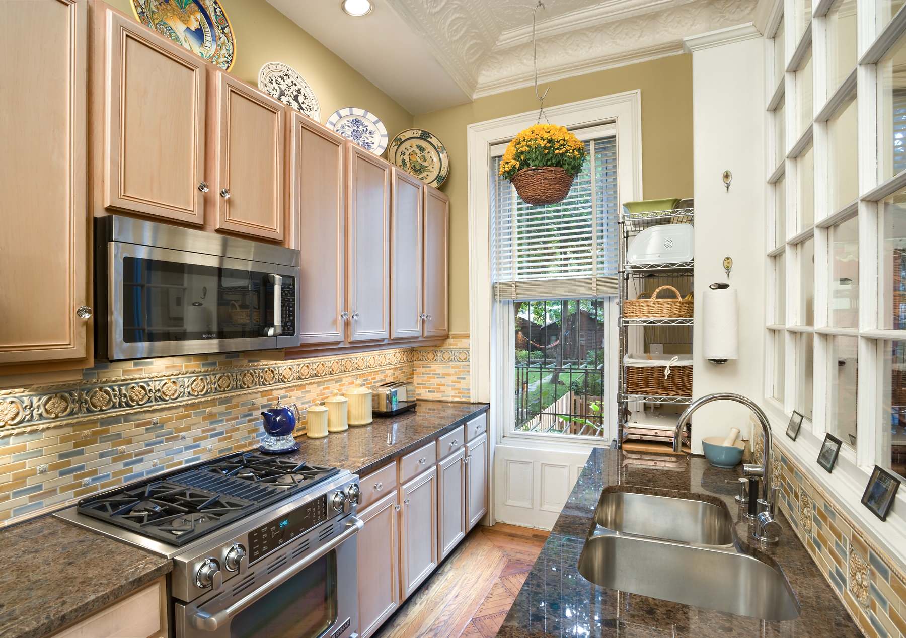 galley-kitchen-layout-small-spaces