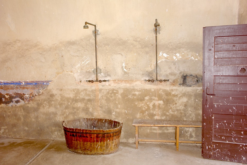 old-terrible-shower-room-bathroom-rundown