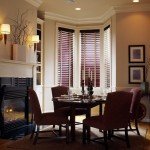 Wall-trim-that-matches-the-color-of-the-ceiling.