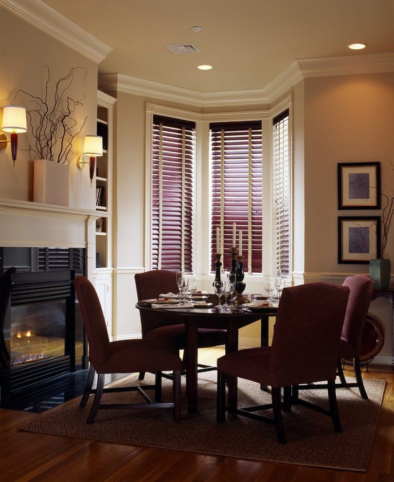 Wall-trim-that-matches-the-color-of-the-ceiling.