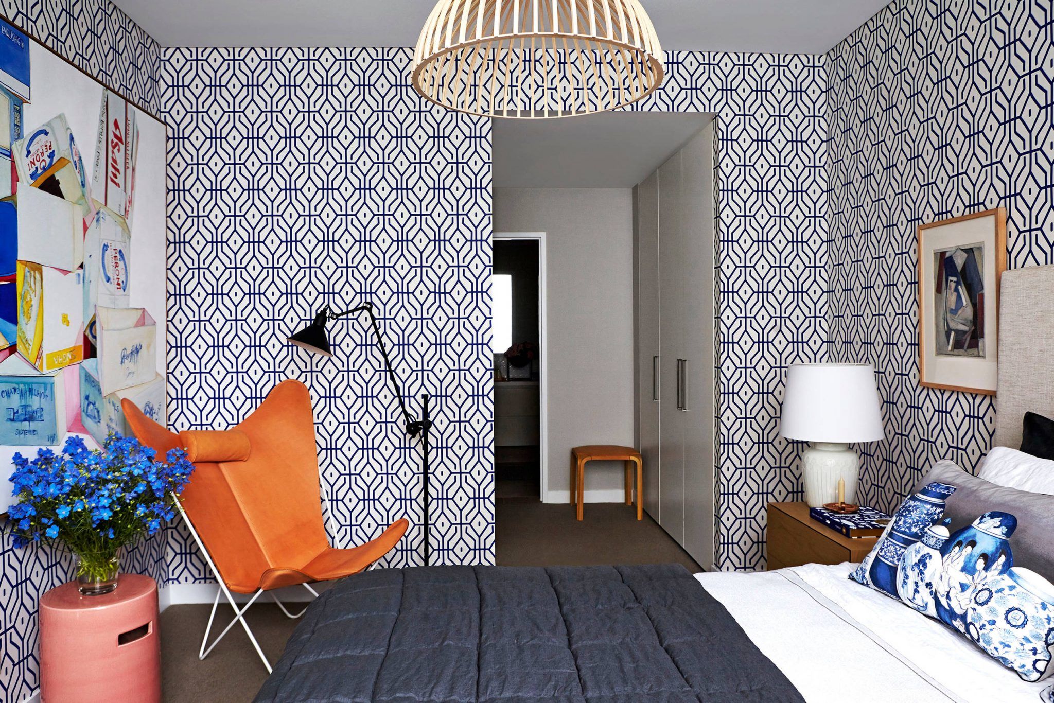 Wallpaper-black-and-white-bedroom-mindnumbing-design