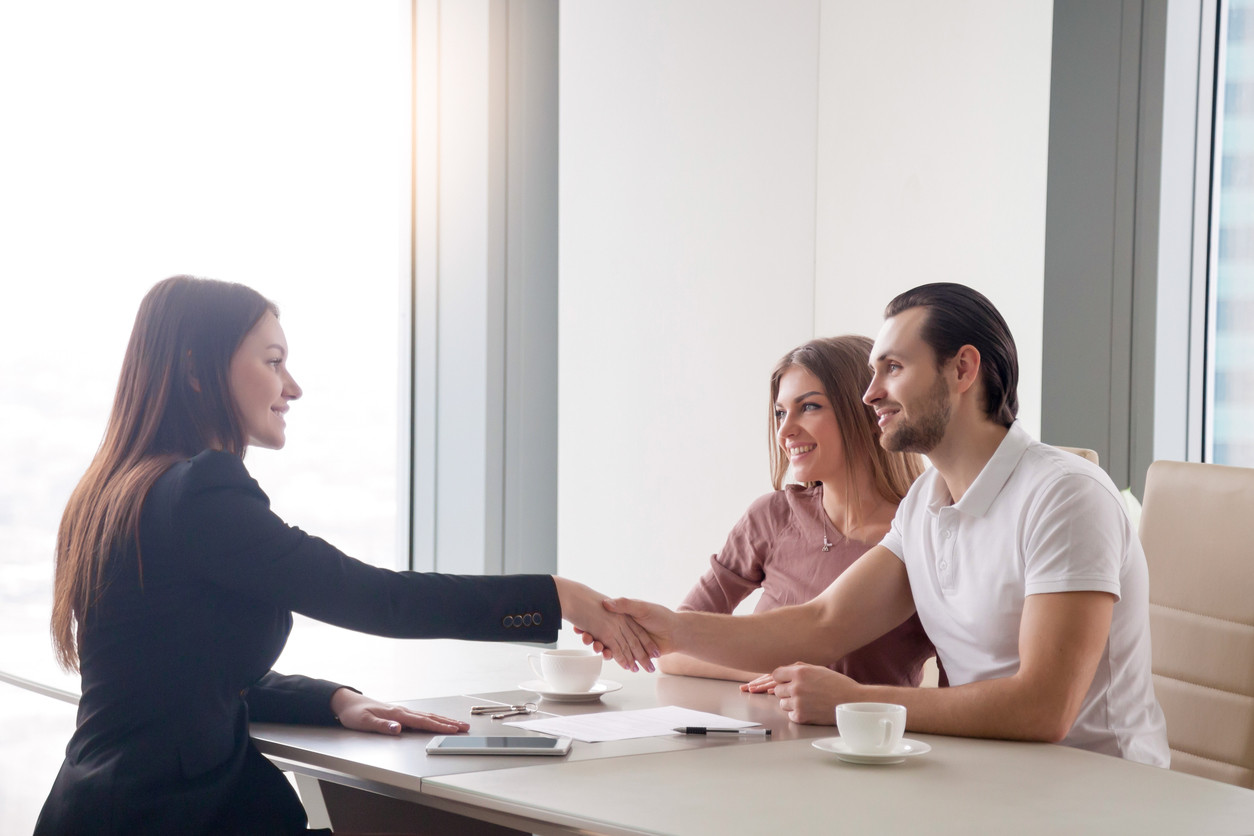 couple-speaking-with-a-mortgage-broker-financing-options