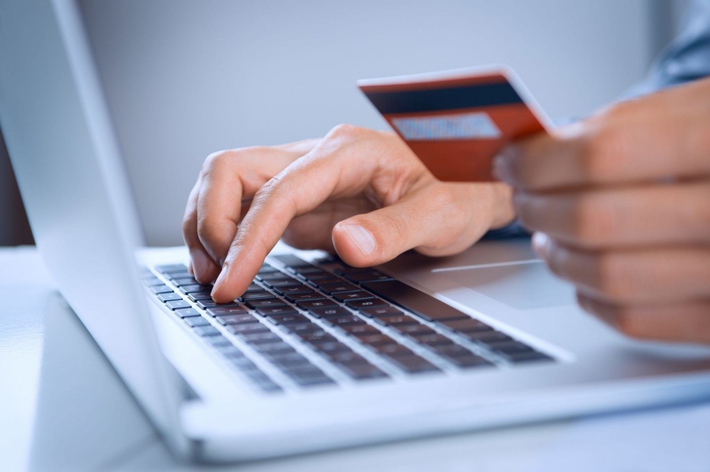 Paying-off-monthly-bills-and-mortgage-and-loans-online-with-credit-card