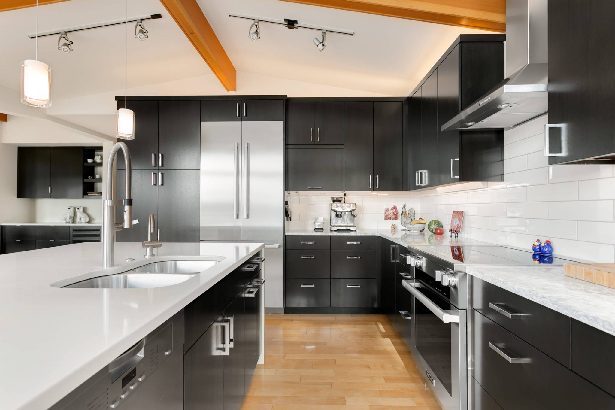 black-and-white-kitchen-cabinets-kitchen-remodel-home-rennovation-project